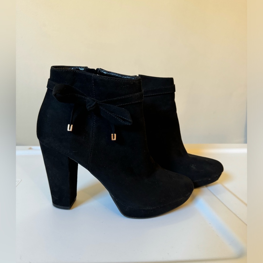 Lauren Conrad Black Suede Ankle Boots